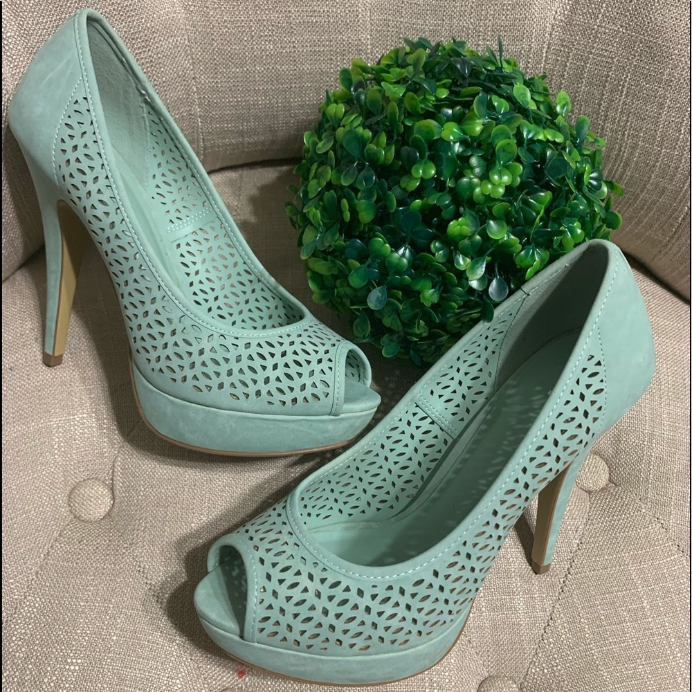 APT 9 Platform heels size 7,5